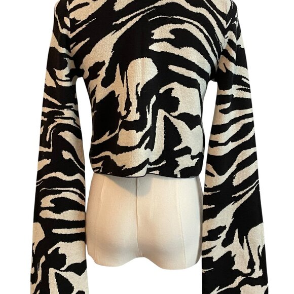 H&M Cropped Sweater Womens XS Arty Black Zebra Knit Flare Sleeves Y2K Mallcore - Picture 2 of 7